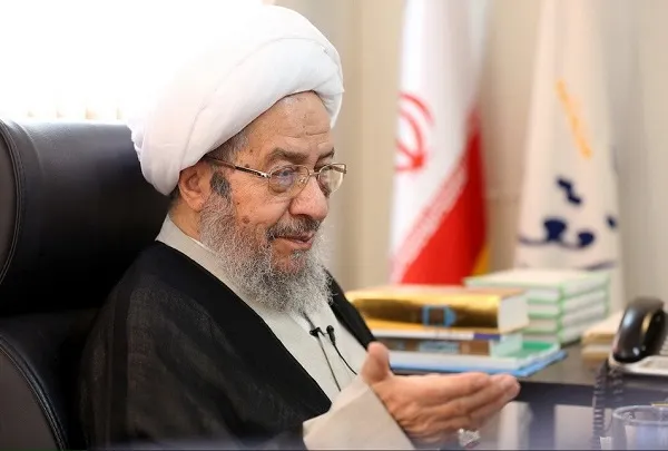 کتاب‌های آیت‌الله صافی گلپایگانی را حداقل یک بار بخوانید