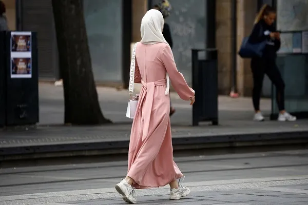 « L’interdiction de l’abaya révèle une faiblesse stratégique »