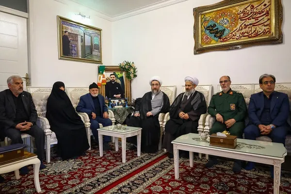 دیدار امام جمعه تبریز با خانواده شهید رحمتی