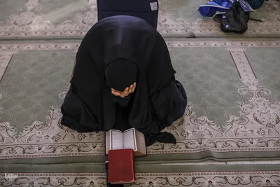 مراسم اعمال ام داوود در مسجد دانشگاه تهران