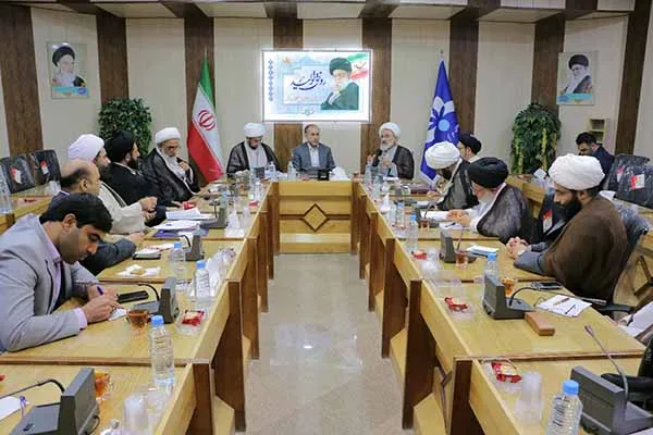 حرکت در مسیر خودسازی و تمدن‌سازی مورد توجه ائمه جمعه باشد