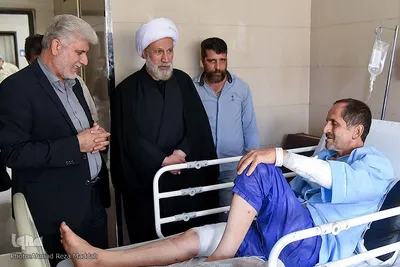 عیادت نماینده ولی فقیه از مجروحین حادثه تروریستی حرم شاهچراغ(ع)