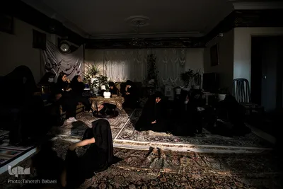 نور حسین در ظلمت و تنگنای مشکلات امروز جامعه، کورسوی امید و توکل به خدا در مصائب را بر قلب عاشقان حسینی می‌تاباند.
