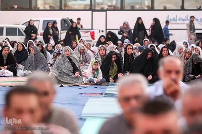 اقامه نماز عید فطر در محله منبع آب اهواز 