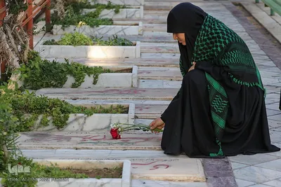 مراسم عطرافشانی وغبارروبی قبورمطهرگلزار شهدا
