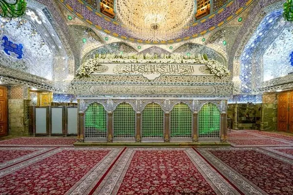 عکس | غبارروبی ضریح امیرالمؤمنین(ع) در ایام ولادت حضرت زهرا(س)