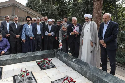 آئین ادای احترام و عطر افشانی مزار شهدای گمنام دانشگاه تهران
