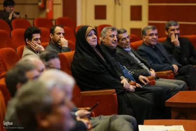 مراسم گرامیداشت هفته‌نامه بازار کار همراه با برنامه نکوداشت سیدکاظم حسینی