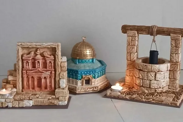 Ürdünlü bir sanatçı İslami mekanların maketini yapıyor