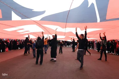  تشییع پیکر مطهر رهبر شهید در مشهد مقدس