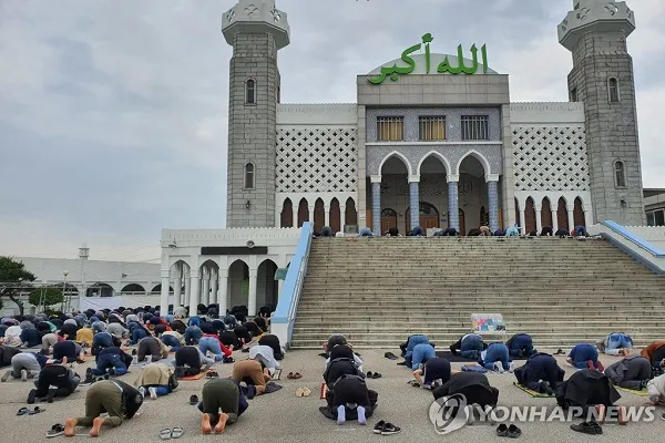 مسلمانان در کره جنوبی؛ از محبوبیت حجاب یک سلبریتی تا استقبال از ترجمه‌های قرآن + عکس