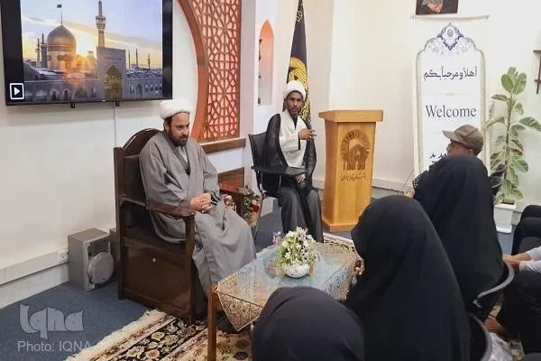 جمعی از شیعیان کشور میانمار به حرم مطهر رضوی مشرف شدند + عکس