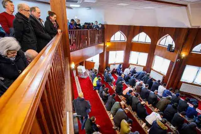 Masjid Wales; Tuan Rumah Non Muslim/ Sambutan Divisi Al-Quran