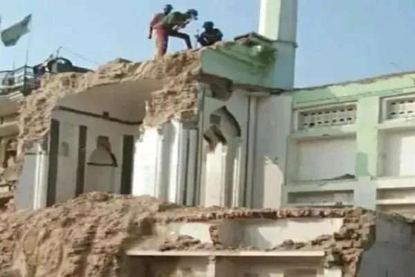 Pemusnahan masjid berusia 500 tahun di India dengan alasan untuk melebarkan jalan