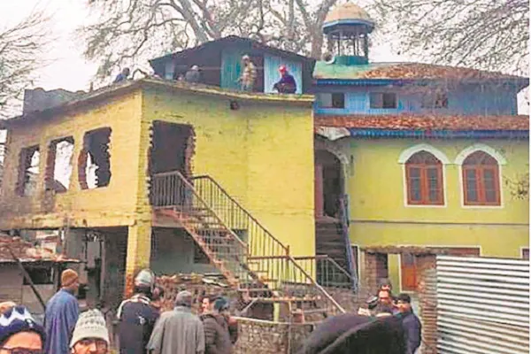 भारतीय मुसलमान एक मस्जिद को गिराने के लिए सहमत