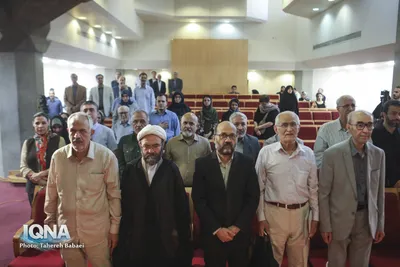 آیین رونمایی از قرآن زعفرانی کهن‌ترین نسخه کامل مورخ فارسی