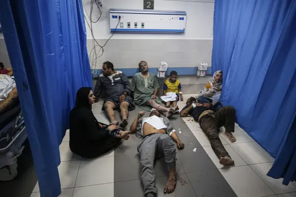 Médicos no hospital de Gaza enfrentam escolhas difíceis em meio a recursos escassos