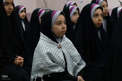 آیین استقبال از پیکر شهید گمنام در دبستان کمائی اصفهان