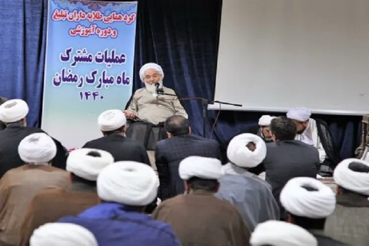 مبلغان سبک زندگی مردم را به سمت زندگی اسلامی هدایت کنند