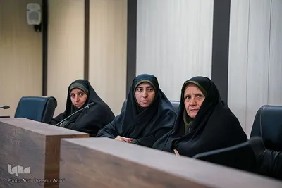 نشست مسئولان مردمی فعالیت‌های قرآنی شیراز با فرماندار