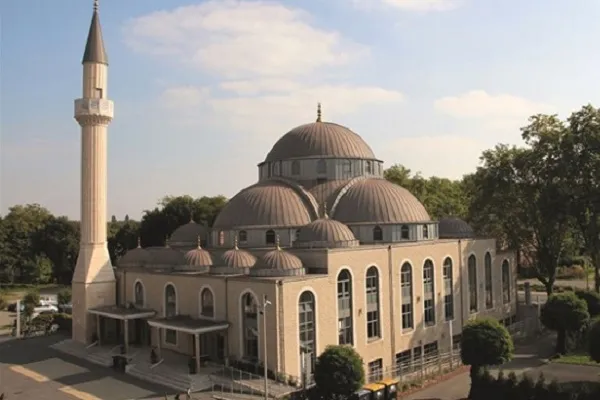 Almanya'daki 3 camiye tehdit mektubu