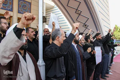 تجمع جوانان و دانشگاهیان در پی هتک حرمت به قرآن کریم