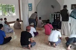 Philippines Mosque Reopens 2 Days after Deadly Grenade Blast