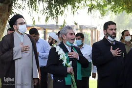 ادای احترام خدام رضوی به مقام والای شهدای گمنام اهواز