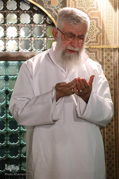 غبارروبی مضجع مطهر حضرت امام رضا (ع) با حضور رهبر انقلاب
