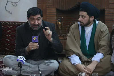 حضور جمعی از جامعه قرآنی در منزل حجت‌الاسلام والمسلمین محمدرضا شهید‌ی‌پور، پیشکسوت قرآنی
