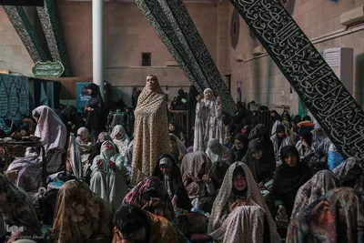 مراسم اعمال ام داوود در مسجد دانشگاه تهران