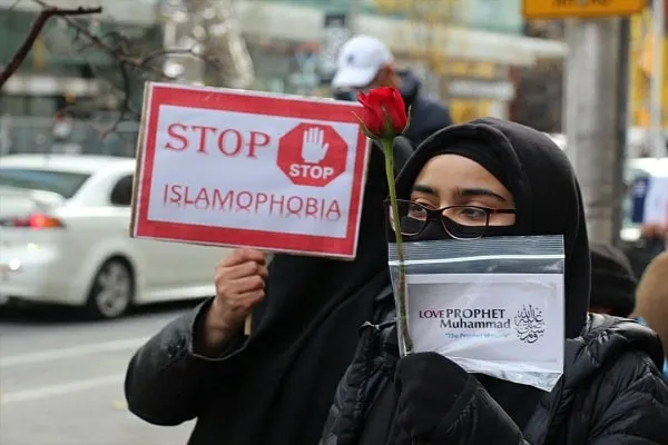New York'ta Fransa İslam karşıtlığı protesto edildi