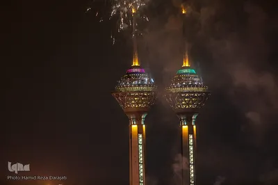 نورافشانی جشن پیروزی انقلاب اسلامی در برج میلاد