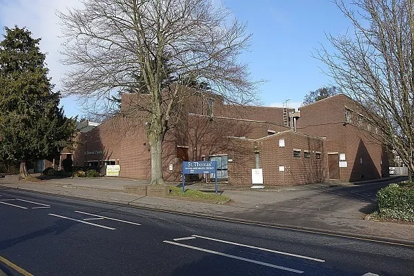 Inglaterra: Nova Mesquita Planejada em Watford para Atender à Crescente Comunidade Muçulmana