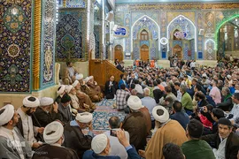 مراسم تحویل سال نو در حرم امام حسین(ع)