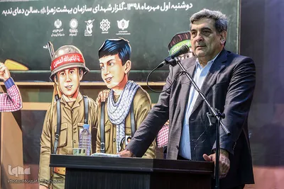 پیروز حناچی، شهردار تهران در مراسم زنگ دانش‌آموز شهید
