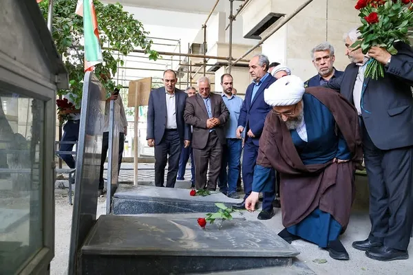 غبارروبی گلزار شهدا به مناسبت هفته دولت