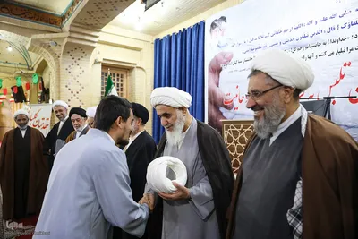 عمامه گذاری طلاب در روز میلاد امام حسین(ع)