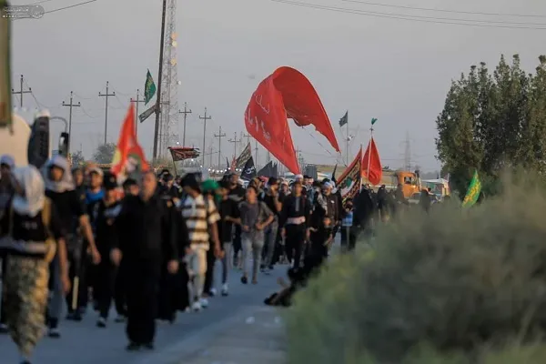 Ərbəin zəvvarları İmam Hüseyn (ə) hərəminə doğru hərəkət edir