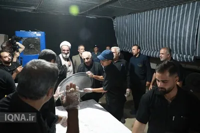 بازدید نماینده رهبر معظم انقلاب در استان سمنان از مواکب خدمت‌رسان به عزاداران شرکت کننده در مراسم تشییع رهبر شهید انقلاب 