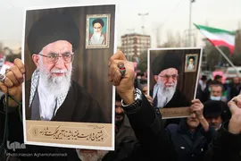 راهپیمایی نمازگزاران تهرانی در محکومیت اهانت نشریه فرانسوی به ساحت شریف مرجعیت