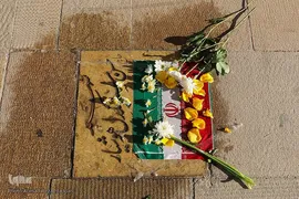همزمان با فرارسیدن سی امین روز شهادت شهدای حادثه تروریستی حرم مطهر شاهچراغ(ع) و گرامیداشت هفته بسیج، مراسم زیارت عاشورا به همراه گلباران قبور سه شهید دوران انقلاب و هشت سال دفاع مقدس و همچنین شهدای حرم مطهر شاهچراغ(ع) توسط جمعی از بسیجیان سپاه ناحیه بقیه الله(عج) شیراز برگزار شد.