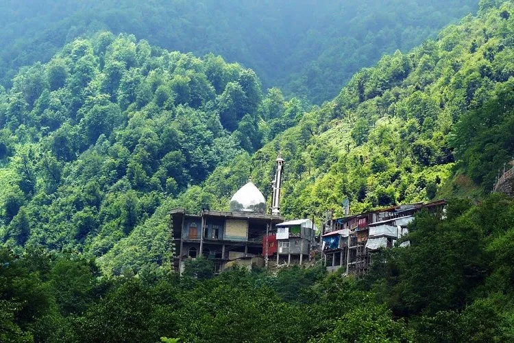 بازدید بیش از ۶ هزار مسافر نوروزی از امامزادگان شفت
