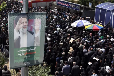 Große Anteilnahme und langer Trauerzug für Märtyrer Ayatollah Raisi und seine Gefährte