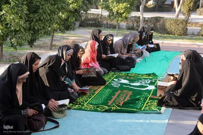 آیین جزءخوانی قرآن کریم در جوار مقبره شهدای گمنام