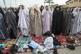 نماز عید سعید فطر در حرم حضرت عبدالعظیم(ع)