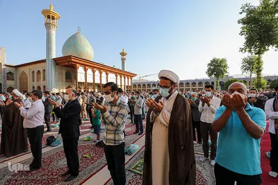Fitr-Festgebet im Heiligen Schrein von Schah Tscheragh verrichtet