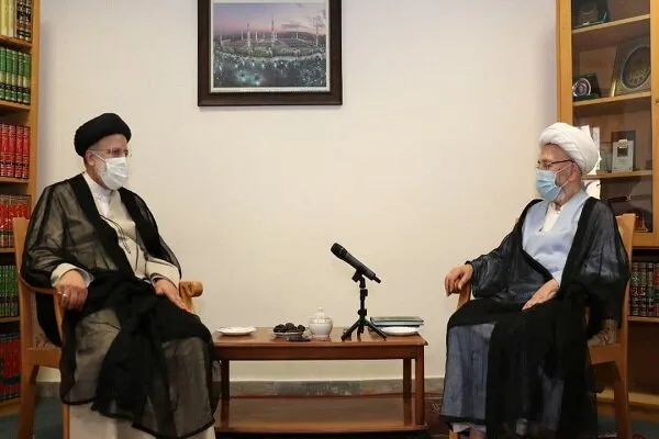 گشایش در زندگی مردم ایران با کمک نخبگان میسر خواهد شد
