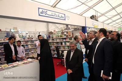  بازدید حمید رضا طیبی، رییس جهاد دانشگاهی از سی امین نمایشگاه بین المللی کتاب تهران