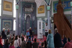 Eine Moschee von Innen sehen – Muslime öffnen ihre Türen